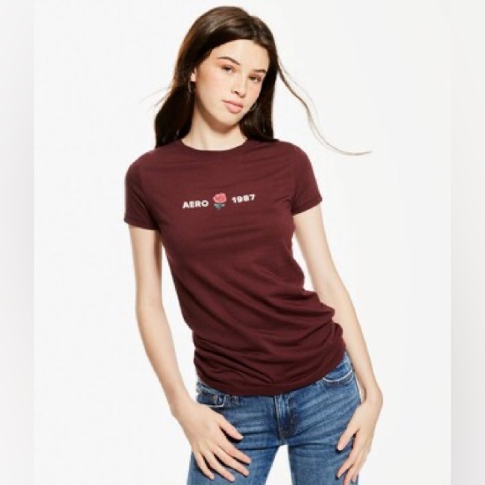 Aeropostale NWT Rose Graphic Burgundy Crewneck Tee Size Medium
